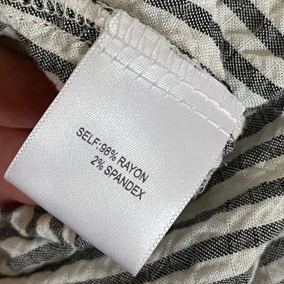 JANE + DELANCEY Seersucker Grey & White Striped Blouse is NWOT! Size MEDIUM - Picture 5 of 7